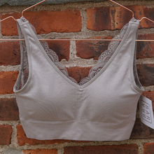 Load image into Gallery viewer, BRABAR Soft V Lace Two-Way Bralette
